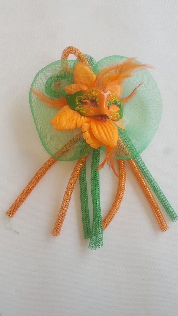 Speld masker met tule
