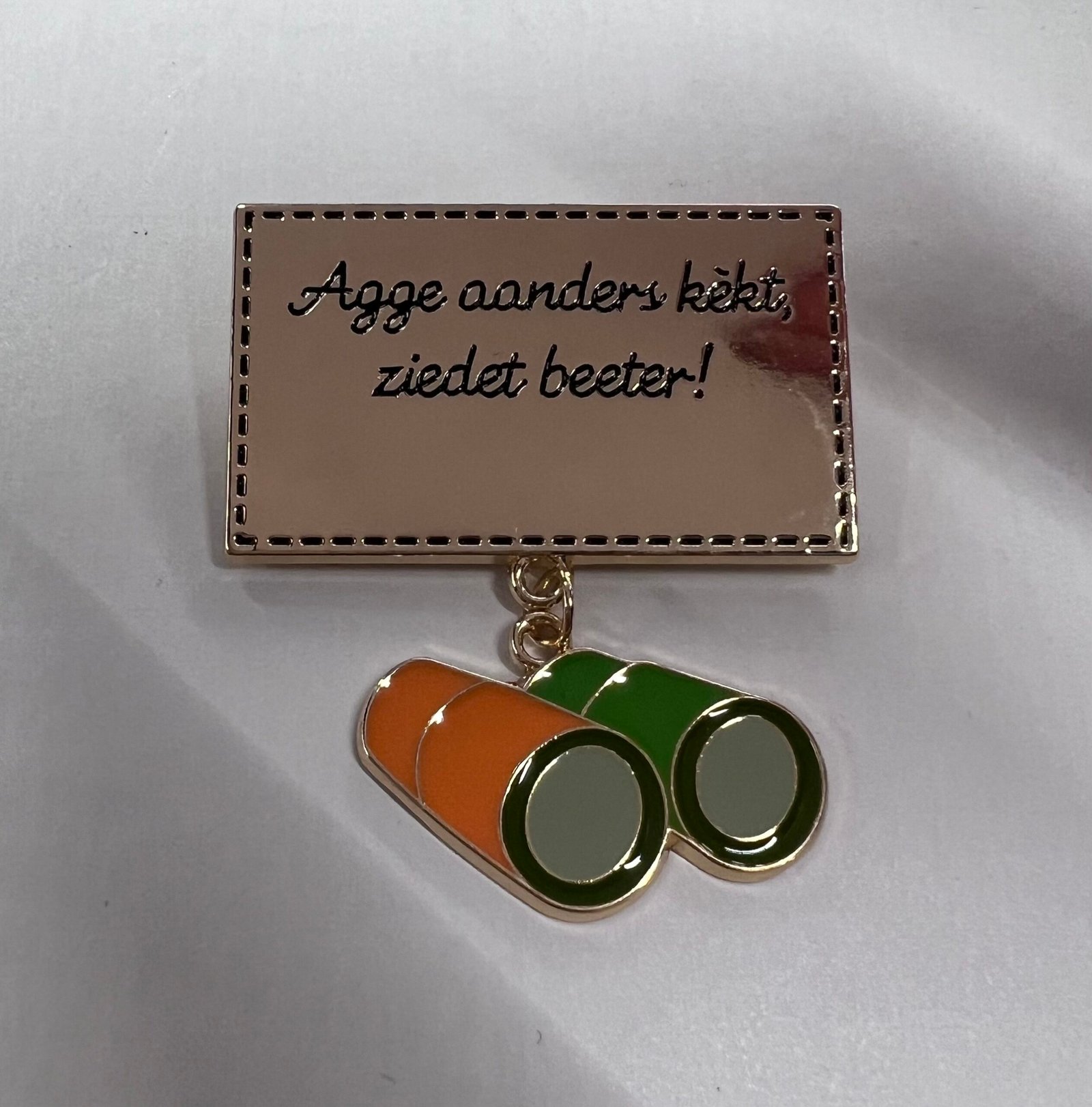 Broche met tekst