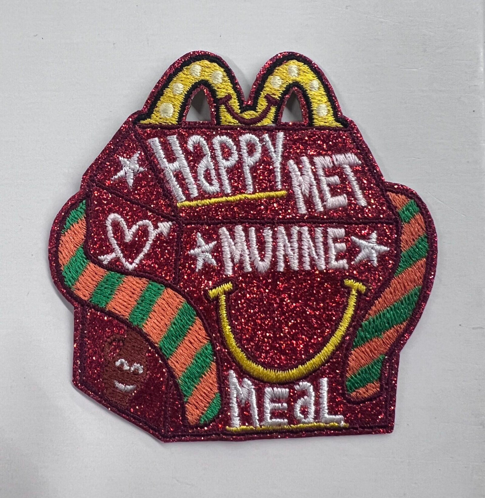 Happy met munne meal embleem